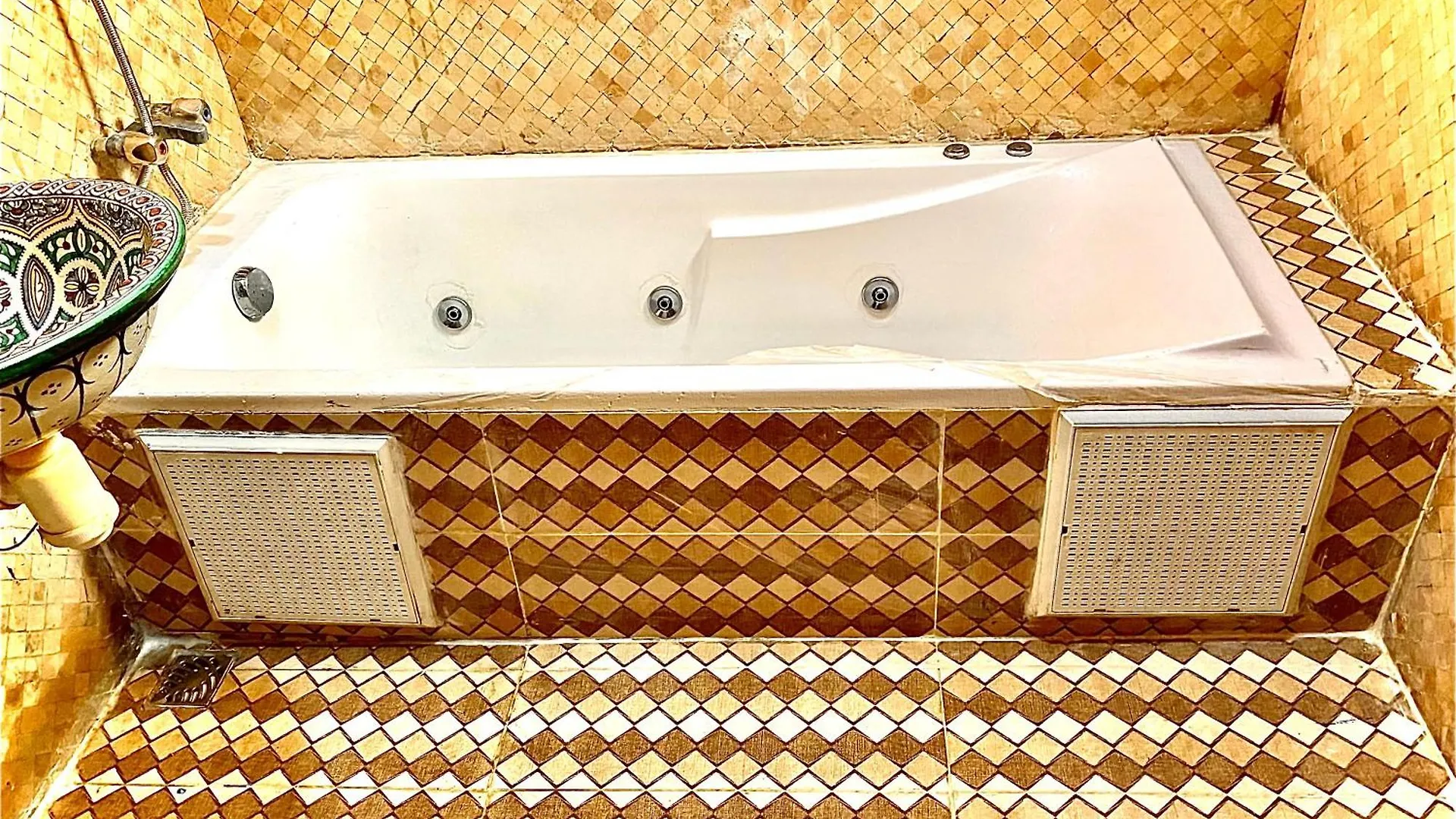 Hotel Riad Nezha Avec Jacuzzi Et 3 Piscines Au Coeur De Marrakesh Morocco