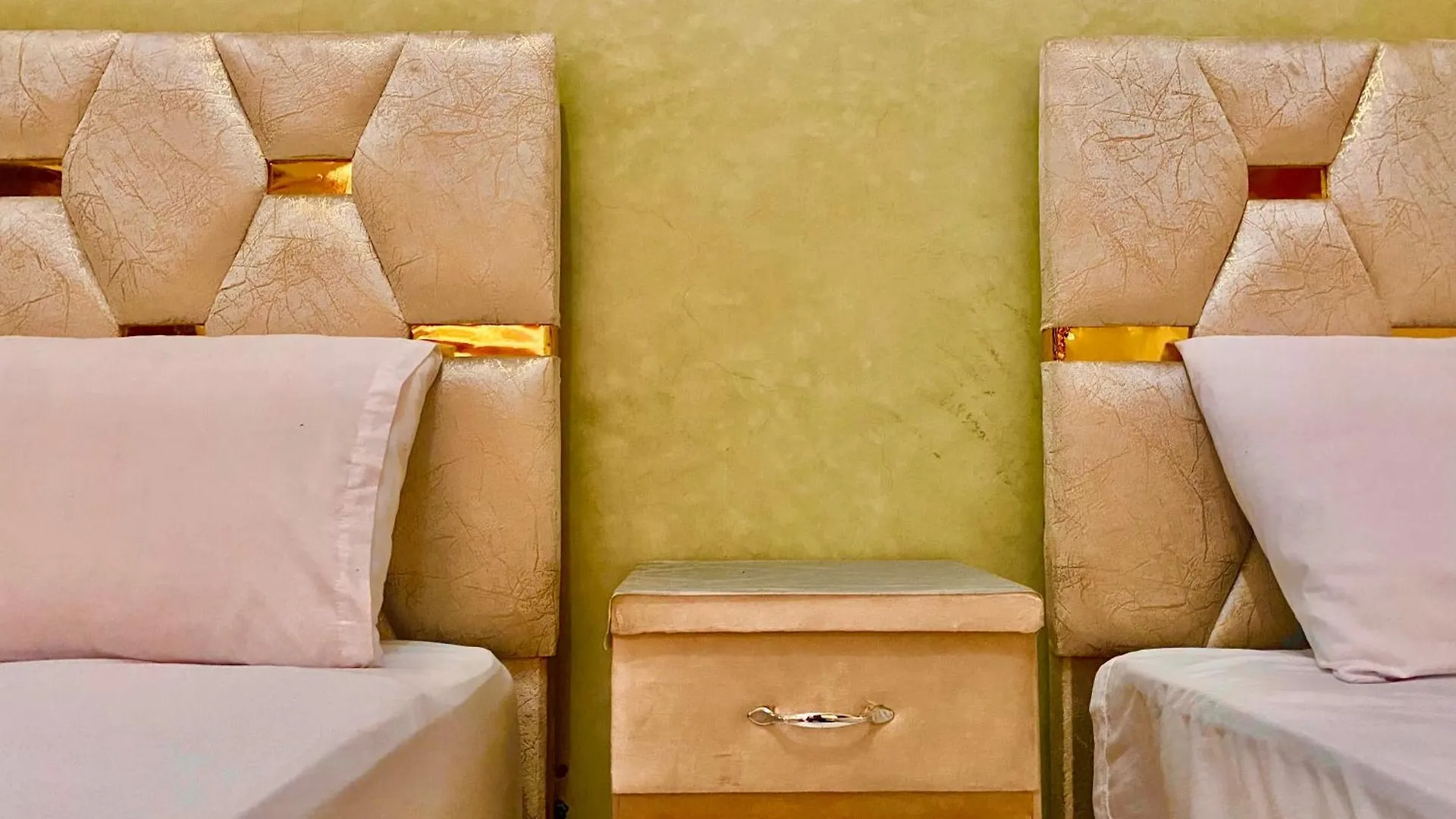 Riad Nezha Avec Jacuzzi Et 3 Piscines Au Coeur De Marrakesh 0*,  Morocco